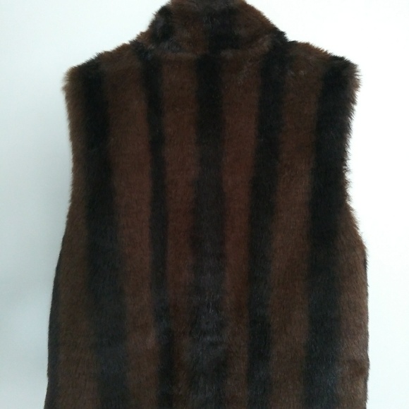Faux fur lined vest - Picture 2 of 4